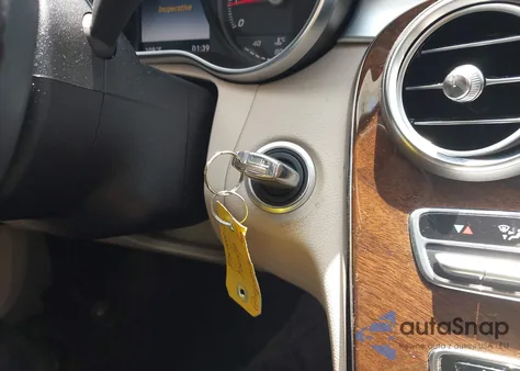 2015 Mercedes-Benz C 300 4Matic/Luxury 4Matic/Sport 4Matic from USA, damaged, VIN 55SWF4KB3FU018872